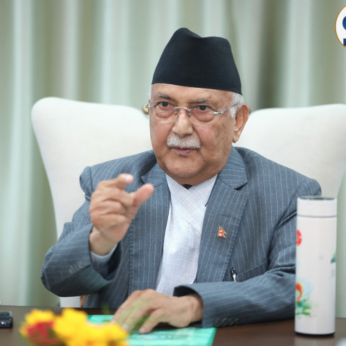 ओलीका साथीहरू प्रचण्डको घेरामा