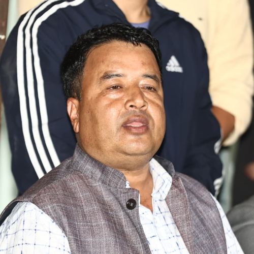 मोरङमा महेश बस्नेत चढेको गाडीमाथि जेन्जीको आक्रमण ”