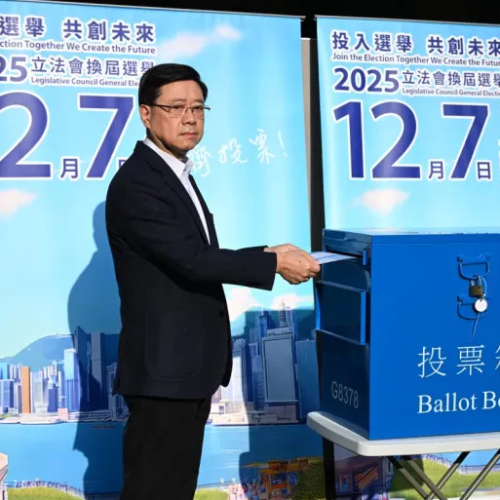 हङकङ निर्वाचनमा न्यून मतदान, आगलागीको छाया