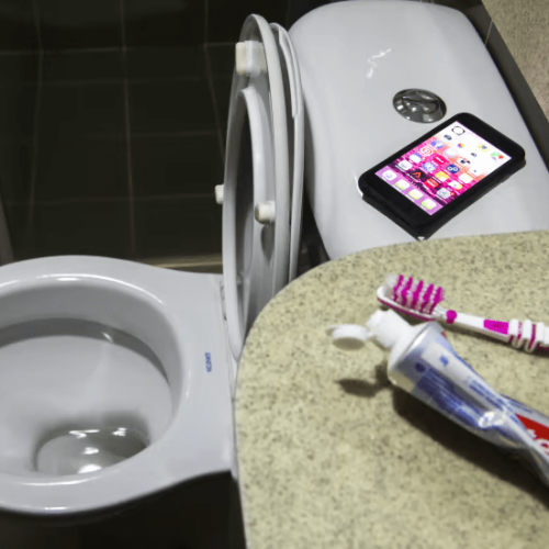 टुथब्रसले निम्त्याउन सक्छ गम्भीर रोग, बाथरुममा राखेकोले