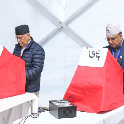 ओली र पोखरेलले भोट हालेर सुरु गरे मतदान : एमाले महाधिवेशन