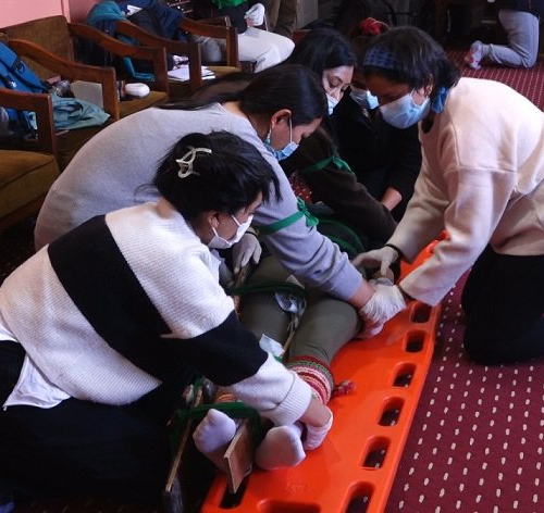 ‘माउण्टेन फर्स्ट एड ट्रेनिङ’ हिमाली जोखिमबाट महिला पर्वतारोहीलाई जोगाउँदै