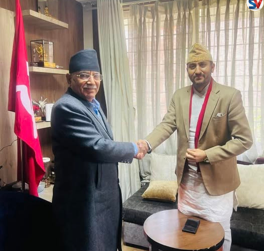 हात्तीबन पुगे सञ्चारमन्त्री, प्रचण्ड भेट्न