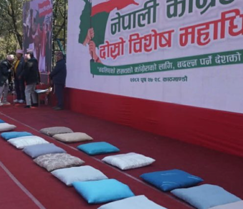 नेतालाई कुसन, प्रतिनिधिलाई कुर्सी : विशेष महाधिवेशनको दृश्य