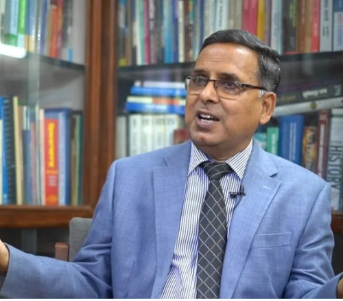 संविधानविद् अधिकारी : हतारमा होइन, विचार पुर्‍याएर सरकार अघि बढोस्