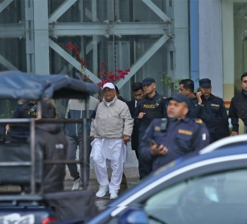 प्रहरीको २ नम्बर गणमा राखिने  – ओली र लेखकलाई महाराजगञ्जस्थित 