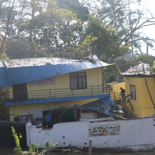 सदरमुकाममा ३६ घण्टादेखि विद्युत अवरुद्ध, धनकुटामा हावाहुरीले २५ लाख बढीको क्षति