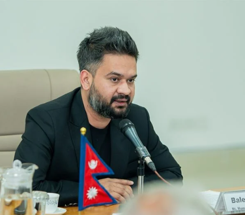 प्रधानमन्त्री – पहिलोपटक मुख्यमन्त्रीहरूसँग छलफल गर्दै