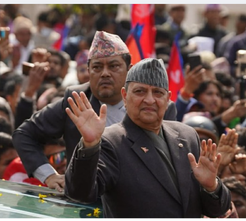 गर्दैछन् राजनीतिक भेटघाट, लोकतन्त्र दिवसको दिन पूर्वराजाको पोखरा भ्रमण