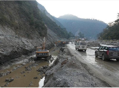 कुन-कुन प्रदेशमा अवरुद्ध छन् मुख्य राजमार्ग, बाढी र पहिरोको कहर