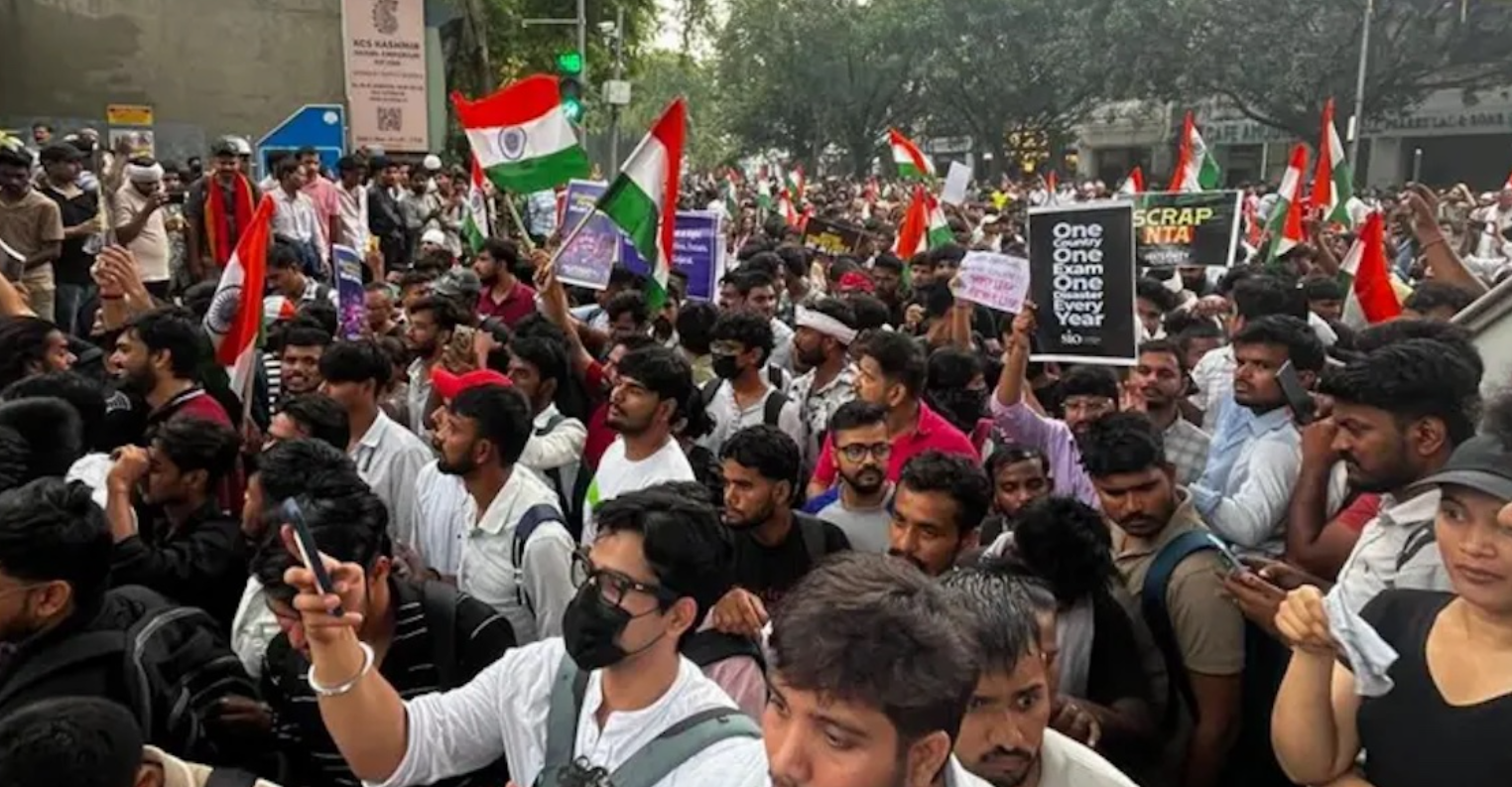 कक्रोच जनता पार्टीले राखे ३ माग, संसद मार्चपासबीच केन्द्रीय मन्त्रीसँग भेटेर १० मिनेट कुराकानी