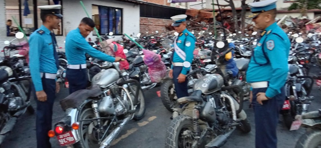 ट्राफिक प्रहरीको कारबाहीमा – १ हजार ३७१ बुलेट मोटरसाइकलका चालक