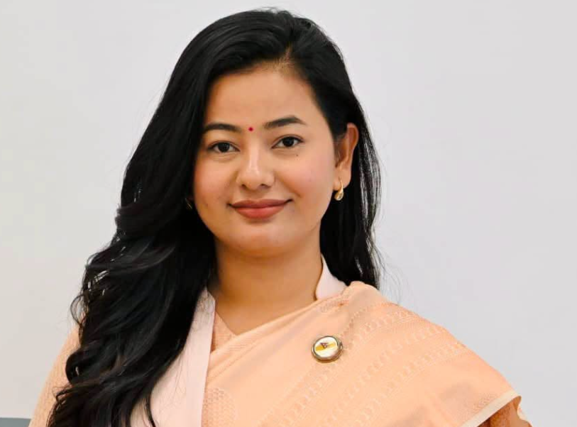 ‘हामी मान्छे भएर बाँच्न बिर्सिंदै गयौँ’ – सामाजिक सञ्जालको विकृतिबारे सांसद श्रद्धा कुँवर
