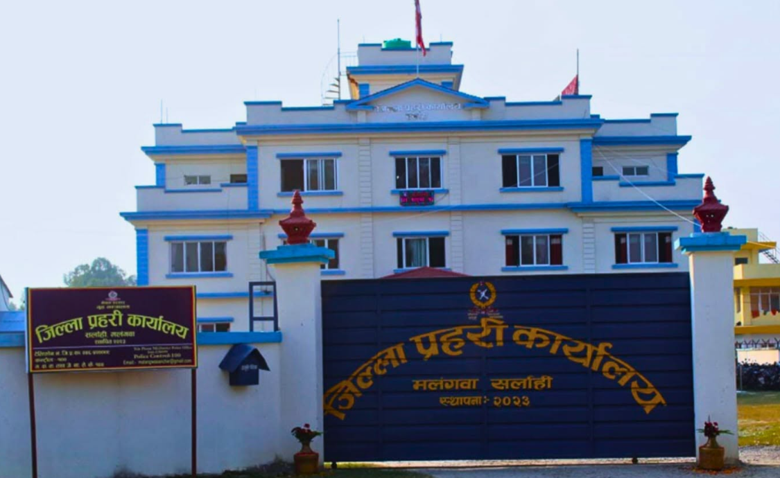 ४ भारतीय युवक पक्राउ १३ लाख बढीको मदिरासहित